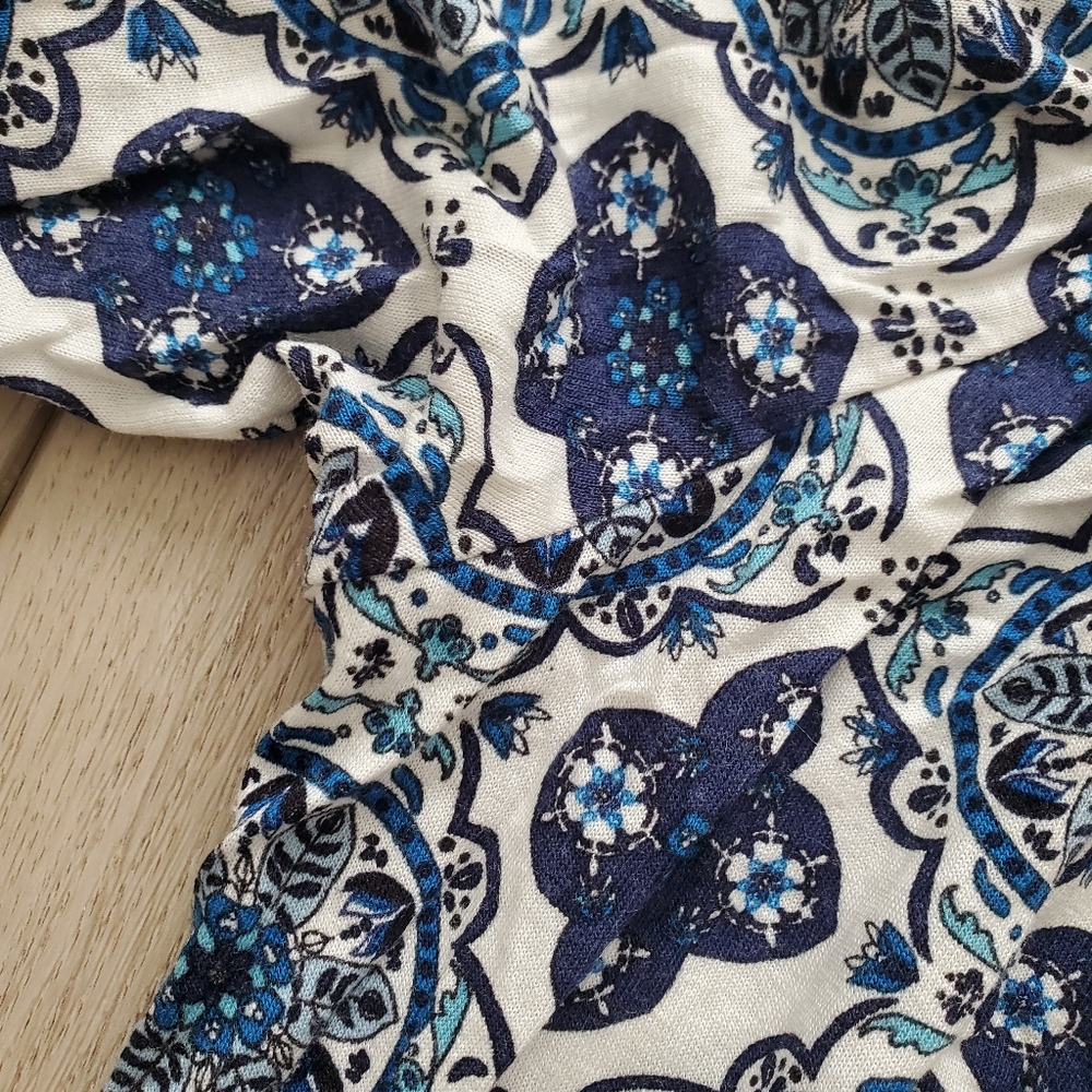 H&M Divided Pattern Cropped Top - image 2